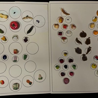 Sale Photo Thumbnail #112: A Collection of Approximately 50 Vintage Realistic Pictorial Buttons Modeled as Fruits and Vegetables