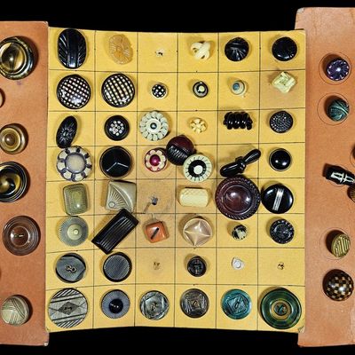 Sale Photo Thumbnail #114: An Assortment of Vintage and Antique Buttons Featuring Art Deco and Novelty Designs