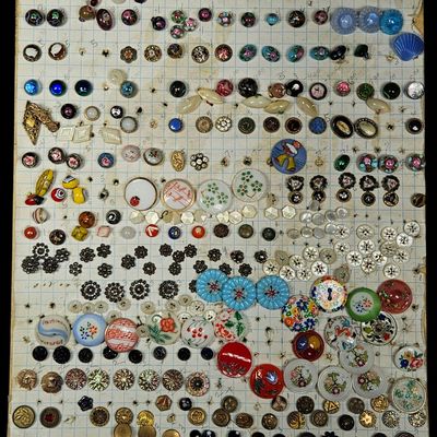 Sale Photo Thumbnail #243: An Assortment of Antique and Vintage Buttons on Collector Display Card