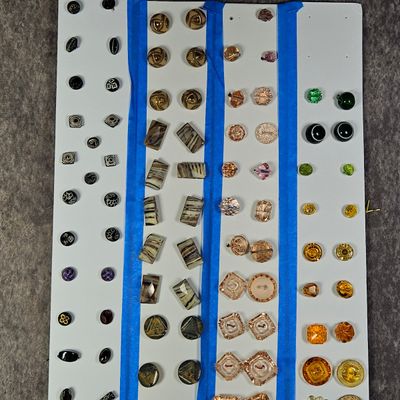 Sale Photo Thumbnail #206: A Collection of Eighty-Five Vintage and Antique Glass Buttons