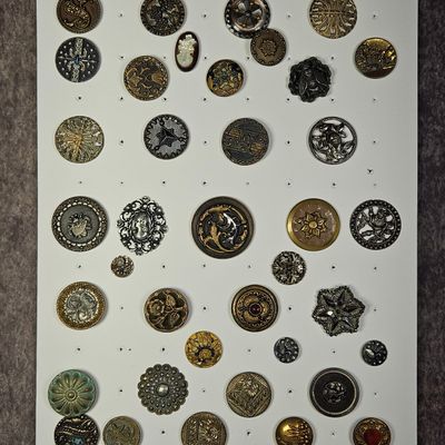 Sale Photo Thumbnail #214: A Collection of Antique and Vintage Decorative Metal and Composite Buttons