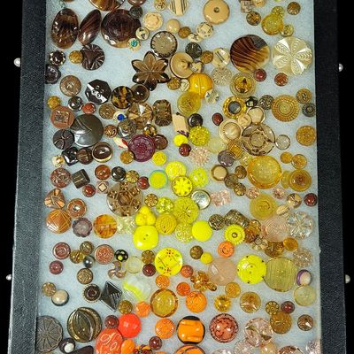 Sale Photo Thumbnail #156: A Collection of Approximately 200 Vintage Glass and Plastic Buttons