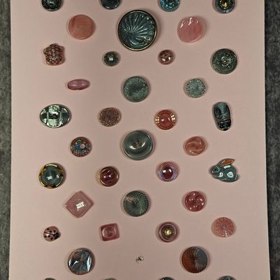 Sale Photo Thumbnail #221: A Collection of Vintage Glass and Figural Buttons in Pink and Gray Tones