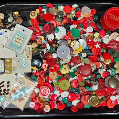Sale Photo Thumbnail #362: Large Collection of Vintage Sewing Buttons on Retail Cards and Loose with Red Leather Storage Case