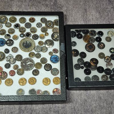 Sale Photo Thumbnail #151: A Collection of Victorian and Vintage Pictorial Metal and Black Glass Buttons