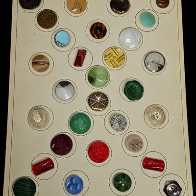 Sale Photo Thumbnail #180: A Collection of Vintage Glass and Early Plastic Buttons Mounted on a Decorative Card