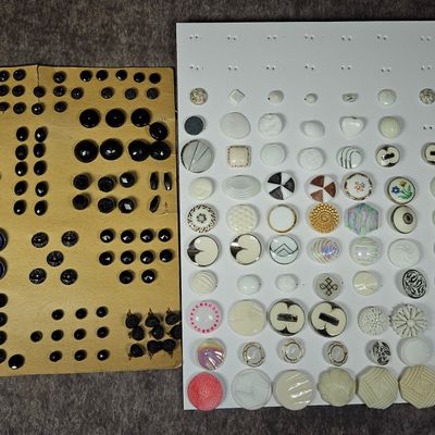 Sale Photo Thumbnail #137: Collection of Vintage Glass and Plastic Buttons Including Faceted Jet and Decorative Art Deco Styles
