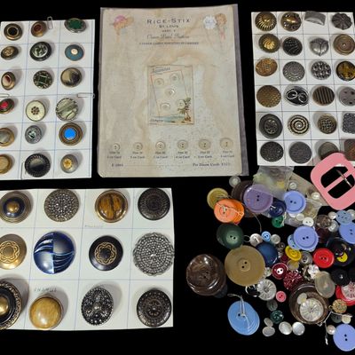 Sale Photo Thumbnail #389: A Collection of Vintage and Antique Merchant Display Cards and Loose Sewing Buttons