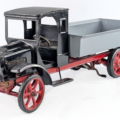 Burdette Murray Dual Wheeled Dump Truck