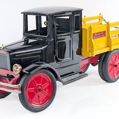 T-Reproductions Buddy L Baggage Line Truck