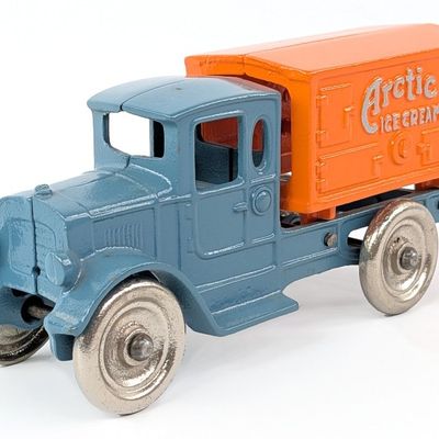 Kilgore Cast Iron Artic Ice Cream Truck