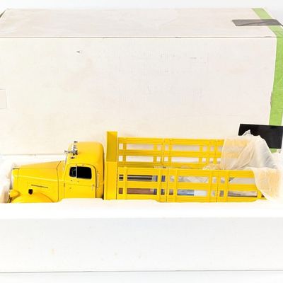 White WC-22 Stake Bed Truck