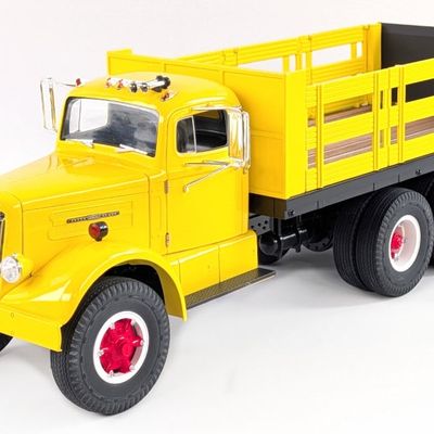 White WC-22 Stake Bed Truck