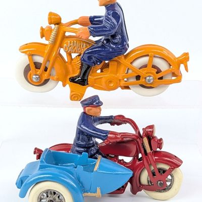 (2) Hubley Cast Iron Harley-Davidson Motorcycles