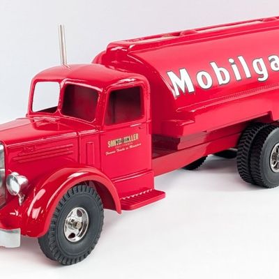 Custom Smith Miller Mobilgas Tanker Truck