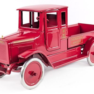 T-Reproductions Buddy L International Harvester Red Baby Truck