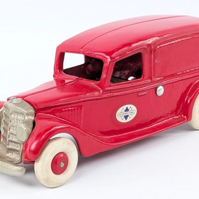 Thomas Toys Arcade International Delivery Van Truck