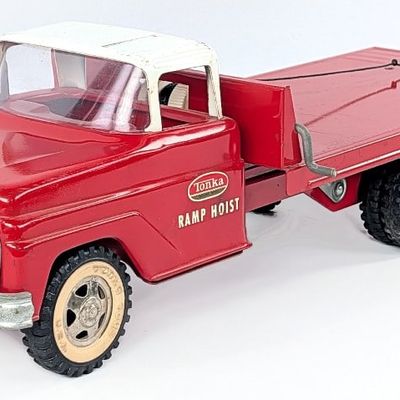 Original Tonka Red Ramp Hoist Truck