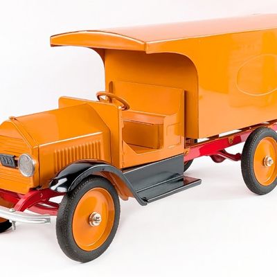 Sturditoy Traveling Store Delivery Truck