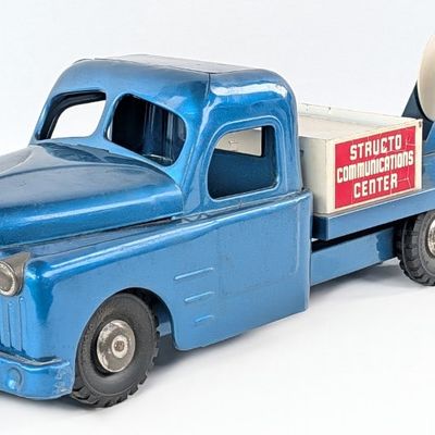 Structo Communications Center Truck