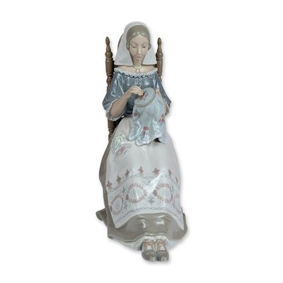 Lladro Spanish Porcelain Embroiderer Lady Figurine 4865