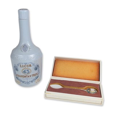 Sale Photo Thumbnail #254: 2pc Lladro for Licor 43 Limited Edition Porcelain Bottle and Spoon