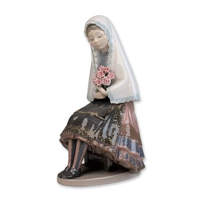 Sale Photo Thumbnail #424: Lladro Porcelain Figurine, Girl Sitting with Roses 01005127