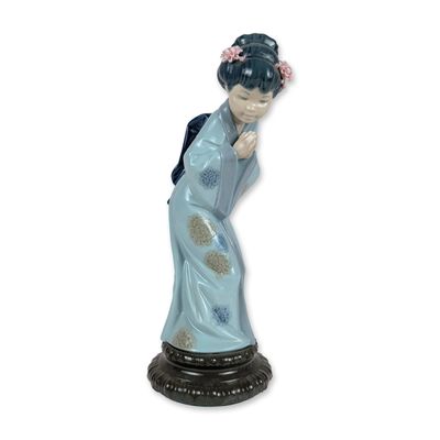 Lladro Sayonara Japanese Porcelain Figurine 4989