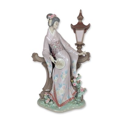 Lladro Mariko Japanese Porcelain Sculpture