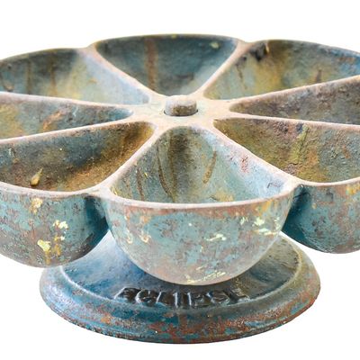 ECLIPSE CAST IRON ROTATING COBBLER'S NAIL CADDY