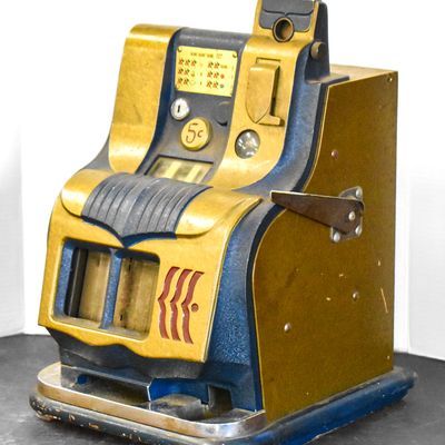 MILLS NOVELTY COMPANY "Q.T." 5-CENT HASH MARK SLOT MACHINE