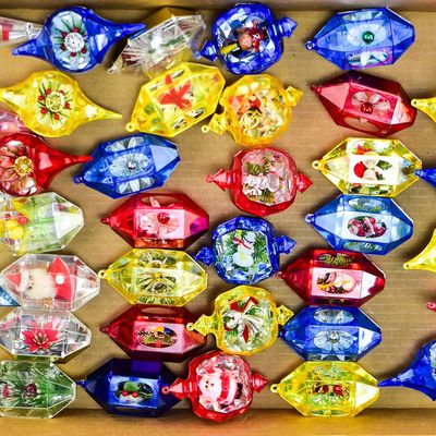 COLLECTION OF PLASTIC DIORAMA CHRISTMAS ORNAMENTS: JEWELBRITE