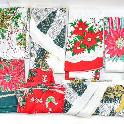 ASSORTED CHRISTMAS-THEMED TABLECLOTHS