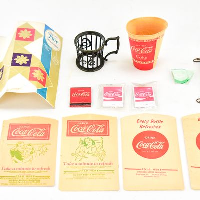 ASSORTMENT OF COCA-COLA MEMORABILIA AND ADVERTISING EPHEMERA