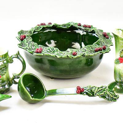 MID-CENTURY COLLECTION OF NORCREST, RIDDELL, AND OTAGIRI HOLLY TABLEWARE