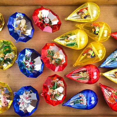 MID-CENTURY JEWELBRITE DIORAMA CHRISTMAS ORNAMENTS