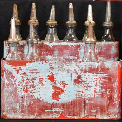GAS STATION MOTOR OIL BOTTLE CADDY WITH GLASS OIL BOTTLES
