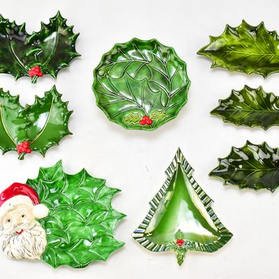 HAND-PAINTED CHRISTMAS 'HOLLY AND BERRY' PATTERN SERVING DISHES
