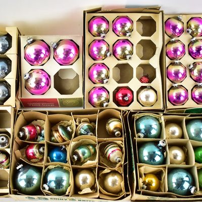 SIX BOXES OF MID-CENTURY SHINY BRITE GLASS BALL ORNAMENTS