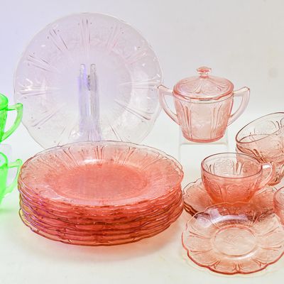 JEANNETTE GLASS COMPANY "CHERRY BLOSSOM" ASSORTMENT