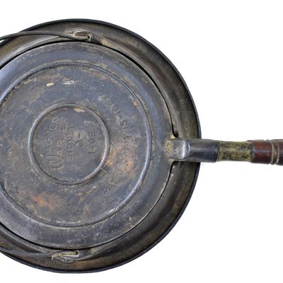 WAGNER WARE SIDNEY -O- No. 8 WAFFLE IRON