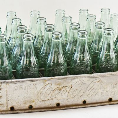 COCA-COLA 24 BOTTLE ALUMINUM DELIVERY CRATE WITH BOTTLES