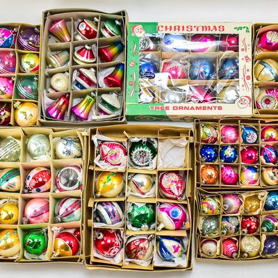 12 ASSORTED BOXES OF VINTAGE CHRISTMAS ORNAMENTS