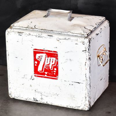 PROGRESS REFRIGERATOR COMPANY 7-UP METAL PICNIC COOLER