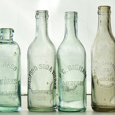 SOUTHERN OREGON GLASS BOTTLE ASSORTMENT: MARSHFIELD, ASHLAND, MEDFORD, ROSEBURG