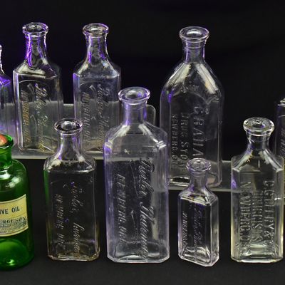 13 PRESCRIPTION GLASS BOTTLES FROM ASSORTED NEWBERG, OREGON DRUGGISTS