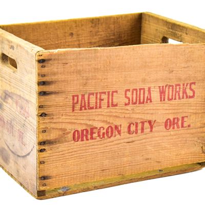 PACIFIC SODA WORKS WOODEN CRATE; OREGON CITY, OREGON