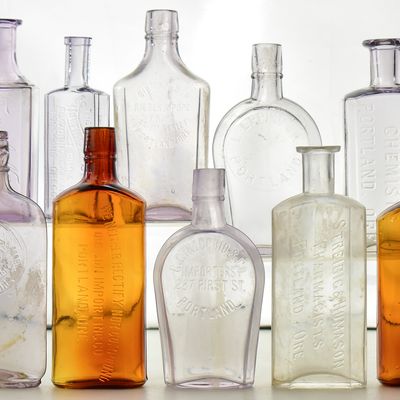 TEN PRE-PROHIBITION PORTLAND, OREGON LIQUOR AND PHARMACY BOTTLES