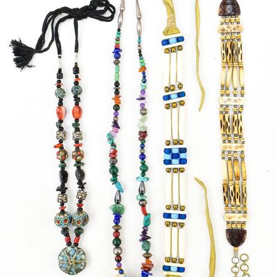 SOUTHWESTERN NATIVE AMERICAN NECKLACE ASSORTMENT