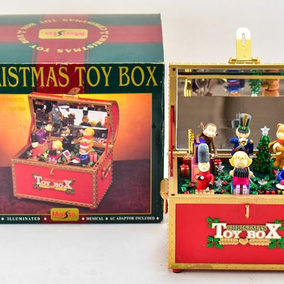 1997 MAISTO ANIMATED AND ILLUMINATED MUSICAL CHRISTMAS TOY BOX